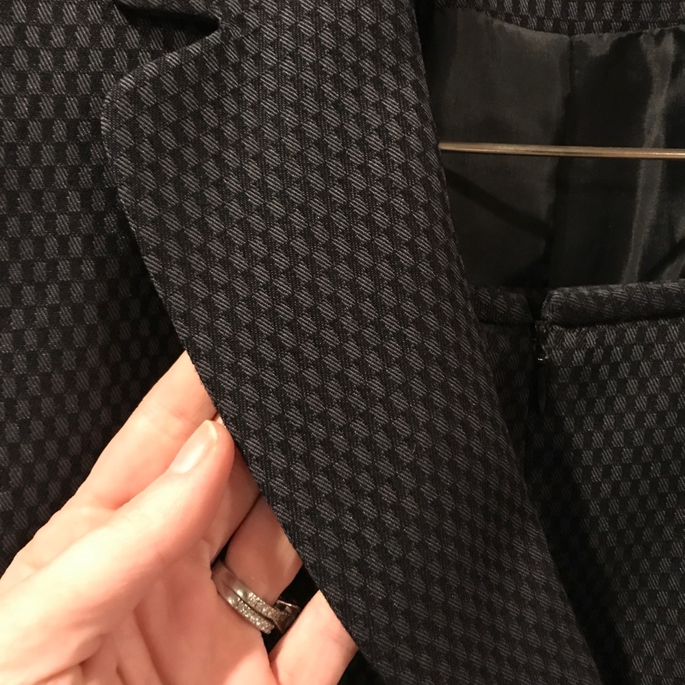 Tahari suit -skirt and jacket - Picture 3 of 4